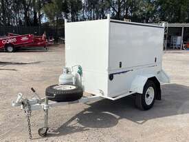 IAN Crouch Trailers box Trailer - picture1' - Click to enlarge