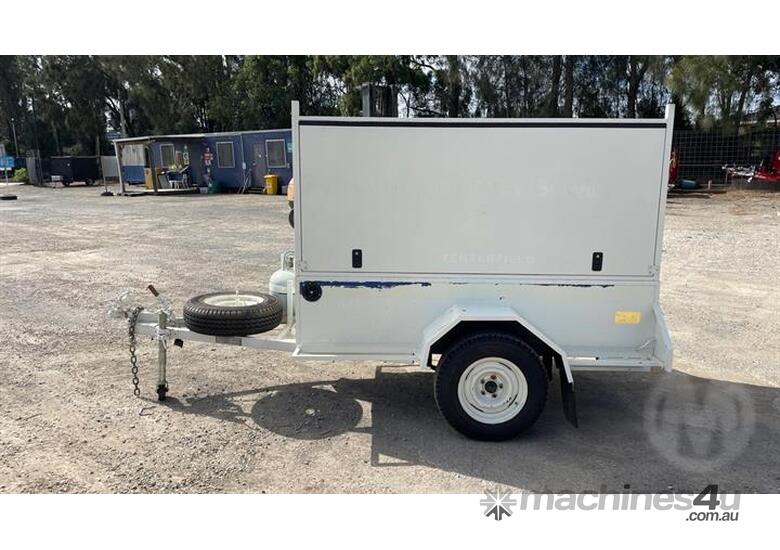 IAN Crouch Trailers box Trailer