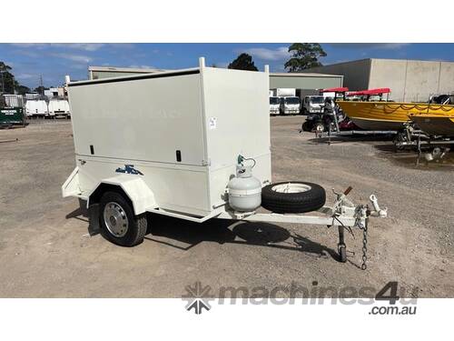 IAN Crouch Trailers box Trailer