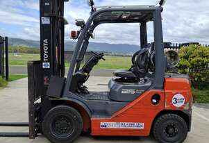 Wollongong Forklift: 2017 Toyota 2.5T LPG, 2-Stage Standard Mast, 4.5m Lift! **Special Price**