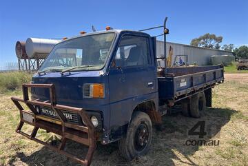 1980 Mitsubishi Canter Tipper Truck