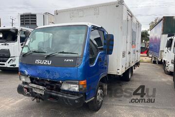 Isuzu 2003   NPR Pantech