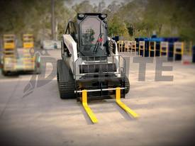NEW DIGGA SKID STEER FLOATING PALLET FORKS NON-UNIVERSAL MOUNTS - picture0' - Click to enlarge