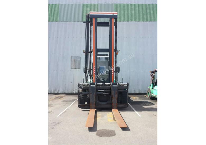 caption Linde H160 Diesel Forklift