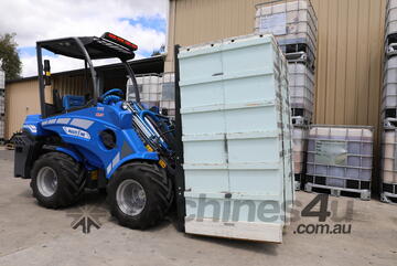 5.3K Multione Bee Loader with Side Shift Forks! Italian Manufacturing Excellence!