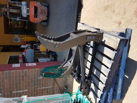 5.5T - 10T Manual Excavator Thumb - picture2' - Click to enlarge