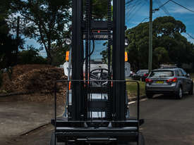 Toyota 3.6 tonne space saver forklift - picture1' - Click to enlarge