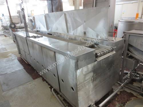 Gas fryer with hold down belt
