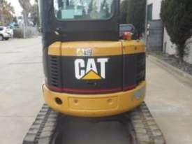 2005 mini CAT excavator - picture1' - Click to enlarge