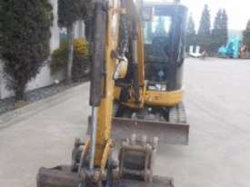 2005 mini CAT excavator - picture2' - Click to enlarge