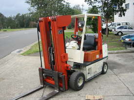 NISSAN 2.5T 5.5M CONTAINER ENTRY FORKLIFT (QUAD MAST) - picture0' - Click to enlarge