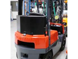 NISSAN 1500KG Flame proof diesel forklift. Remote electric start. Class 1, zone 2 - picture1' - Click to enlarge