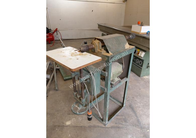 caption Renniks Horizontal Side Borer