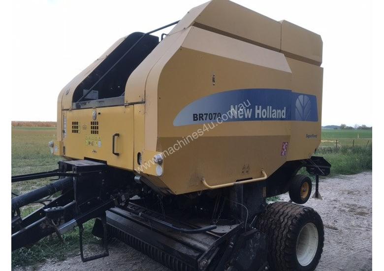 caption New Holland BR7070 Round Baler Hay/Forage Equip
