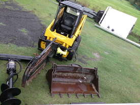 Mustang 2040 Skid Steer - picture0' - Click to enlarge