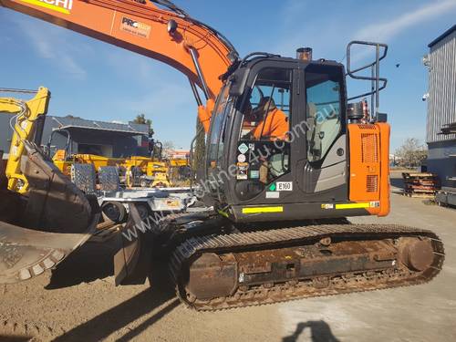 2016 HITACHI ZX135US-5 EXCAVATOR WITH LOW HOURS AND FULL CIVIL SPEC. READY FOR WORK