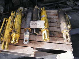 hydraulic rams  - picture0' - Click to enlarge
