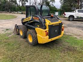 2015 New Holland L220 Skidsteer - picture1' - Click to enlarge