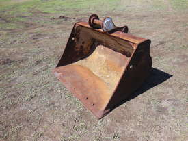 Genuine Caterpillar mud bucket - picture0' - Click to enlarge