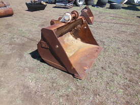 Genuine Caterpillar mud bucket - picture1' - Click to enlarge
