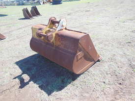 Genuine Caterpillar mud bucket - picture2' - Click to enlarge