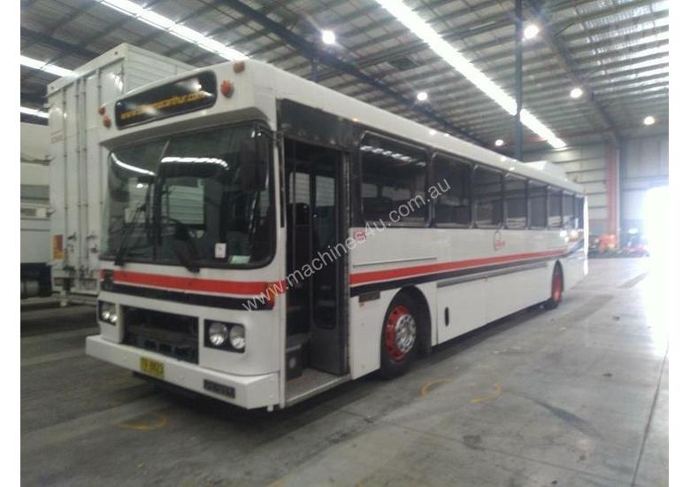 caption Volvo B10M