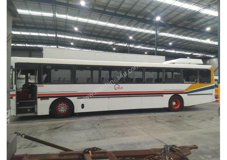 caption Volvo B10M