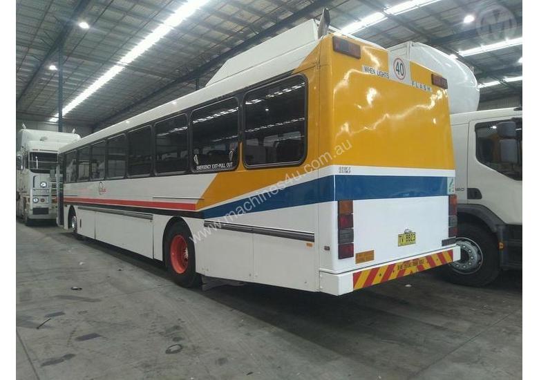 caption Volvo B10M
