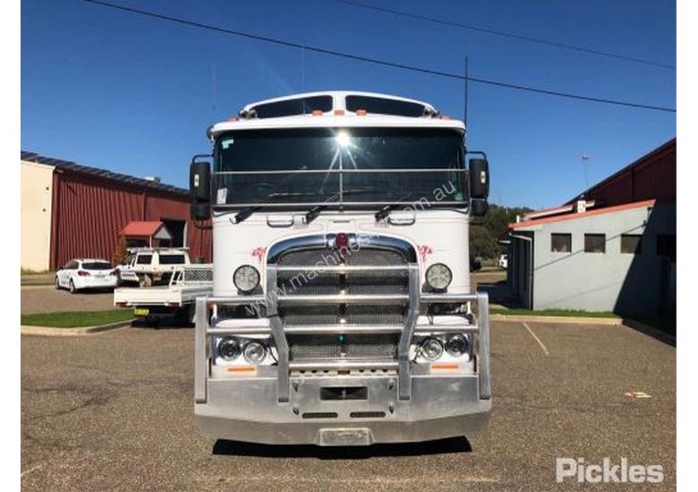 caption 2014 Kenworth K200