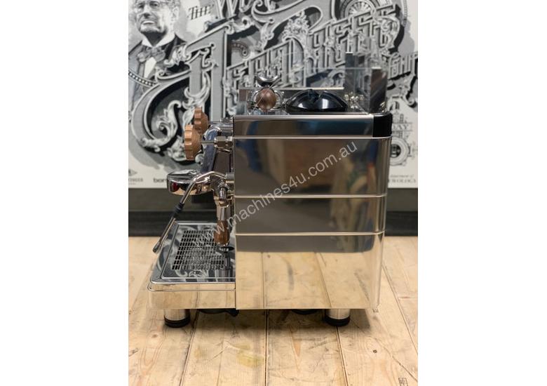 Used wega WEGA MININOVA CLASSIC 1 GROUP DEMO WOODEN ACCENTS ESPRESSO