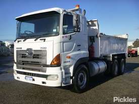 2010 Hino FS 700 2844 - picture2' - Click to enlarge