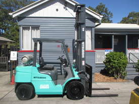 Mitsubishi 3 ton LPG Used Forklift #1471 - picture0' - Click to enlarge