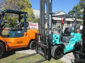 Mitsubishi 3 ton LPG Used Forklift #1471 - picture0' - Click to enlarge