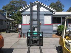 Mitsubishi 3 ton LPG Used Forklift #1471 - picture1' - Click to enlarge