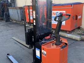 BT Walkie Stacker - Refurbished - picture0' - Click to enlarge