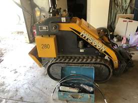 2017 Hysoon Skid Steer and attachments  - picture0' - Click to enlarge