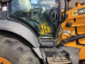 JCB Backhoe 3CX has done 15500 hours 4wd 4 in 1 bucket, air conditioning , one owner machine in goo. - picture1' - Click to enlarge