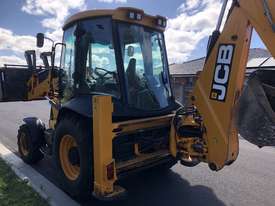 JCB Backhoe 3CX has done 15500 hours 4wd 4 in 1 bucket, air conditioning , one owner machine in goo. - picture0' - Click to enlarge