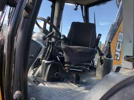 JCB Backhoe 3CX has done 15500 hours 4wd 4 in 1 bucket, air conditioning , one owner machine in goo. - picture2' - Click to enlarge