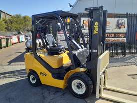 FORKLIFT 2.5 TON YALE 4.8M LIFT CONTAINER MAST  SOLID TYRES SIDE SHIFT - picture0' - Click to enlarge
