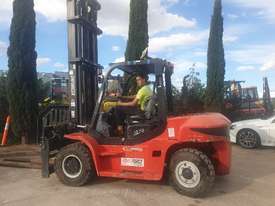 USED 7T DIESEL FORKLIFT WITH LOW 830 HOURS, 6M REACH, SHIFT AND POSITIONING - picture0' - Click to enlarge