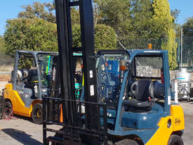 Toyota 2500kg LPG Forklift with 6000mm Mast, Dual Wheels, Sideshift & Fork Positioner - picture0' - Click to enlarge