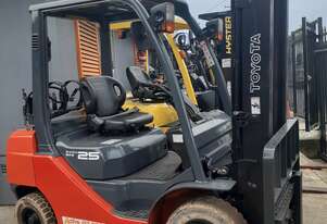 ACTIVE FORKLIFTS - Toyota 2012 model forklift 2.5 Ton Inbuilt digital scale 3700mm lift 8FG25 HOT SA