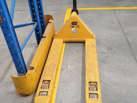 Pallet jack with 2500kg weight rating - picture0' - Click to enlarge