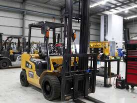 Used 3.0T Cat LPG Forklift - picture1' - Click to enlarge