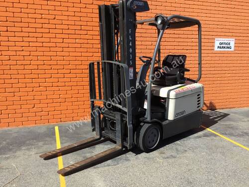 CROWN 1.6TON COUNTERBALANCE ELECTRIC FORKLIFT