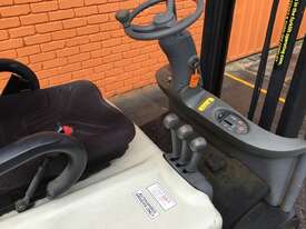 CROWN 1.6TON COUNTERBALANCE ELECTRIC FORKLIFT - picture2' - Click to enlarge