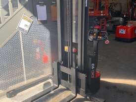 Electric Straddler Stacker - Hire - picture0' - Click to enlarge