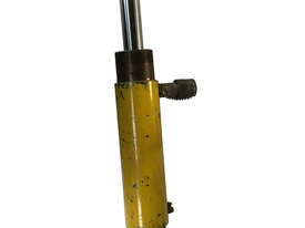 Enerpac 16 Ton Hydraulic Cylinder Double Acting RD166 - Used Item - picture0' - Click to enlarge