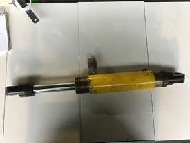 Enerpac 16 Ton Hydraulic Cylinder Double Acting RD166 - Used Item - picture0' - Click to enlarge